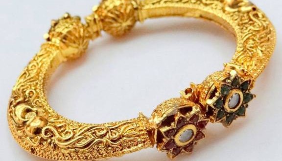Bangle by Mariam Sikander Jewellers