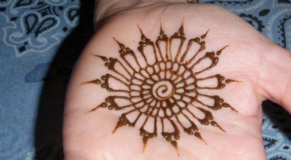 Simple Round Mehndi Designs for Hands
